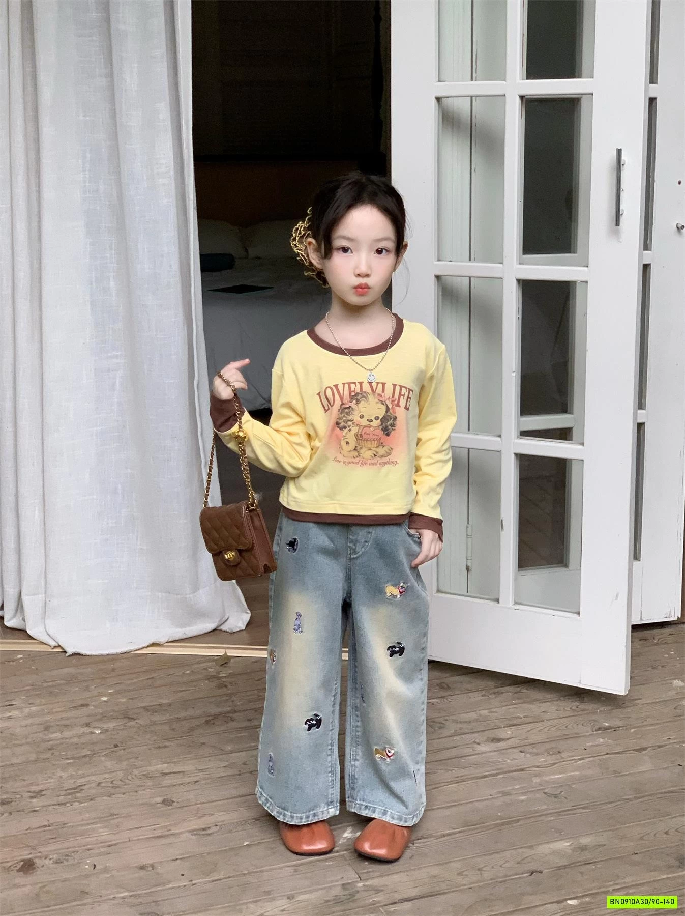 ÁO VÀNG VIỀN NÂU MIX JEANS THÊU