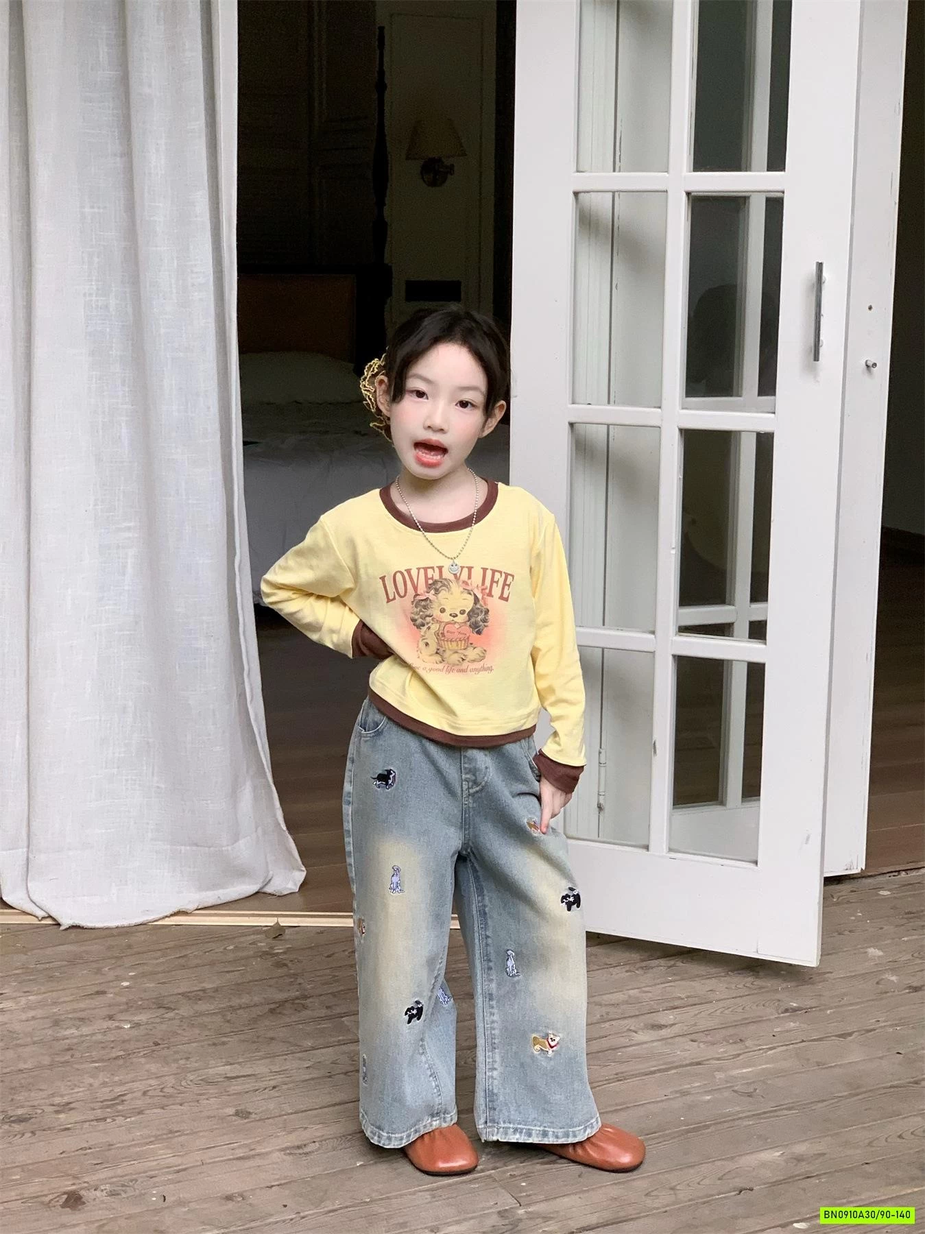 ÁO VÀNG VIỀN NÂU MIX JEANS THÊU