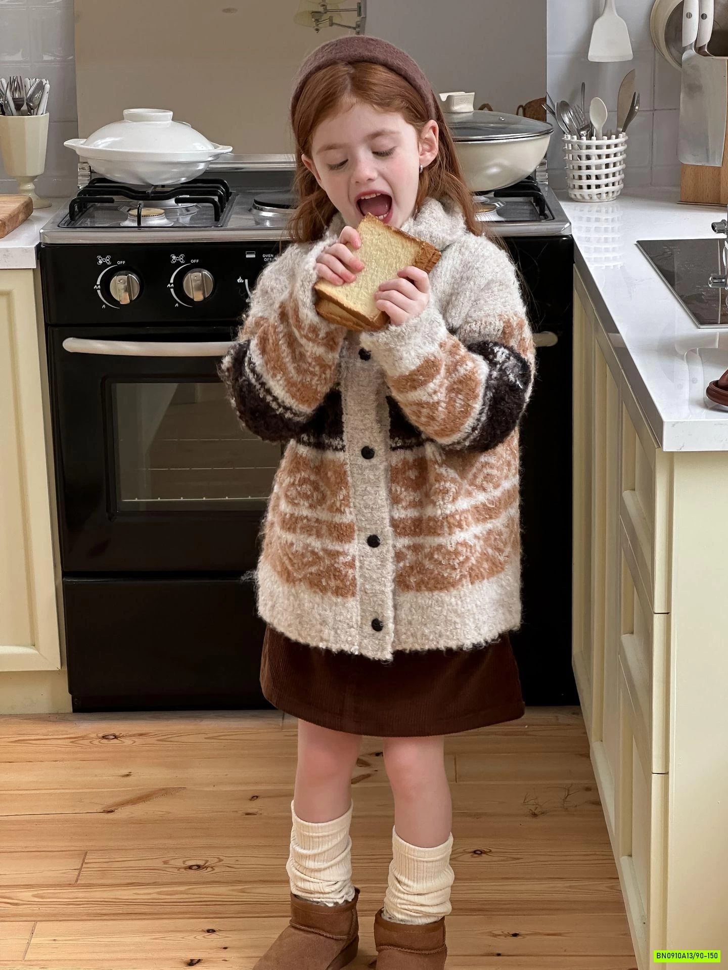 CHÂN VÁY NHUNG NÂU CHỮ A