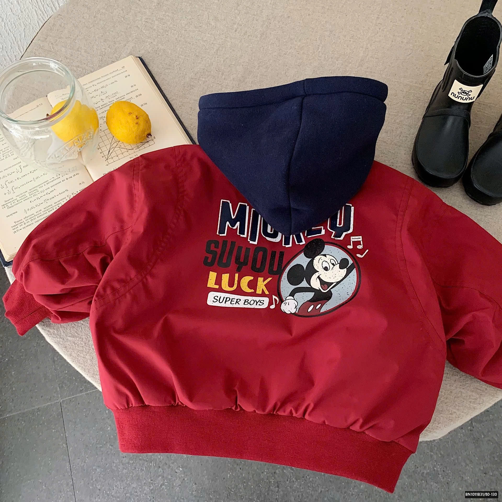 ÁO KHOÁC GIÓ TRẦN TRÃM MICKEY MŨ NỈ