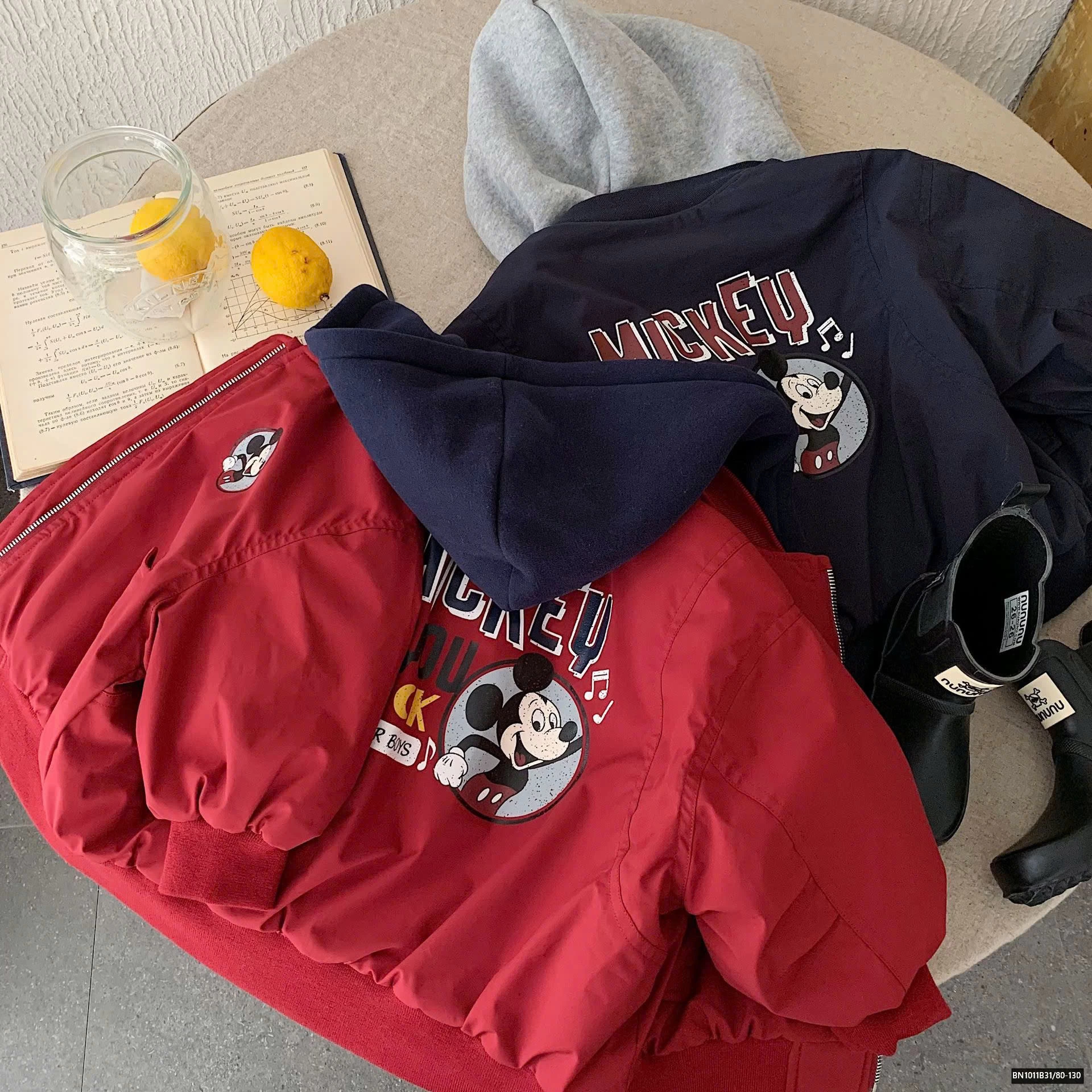 ÁO KHOÁC GIÓ TRẦN TRÃM MICKEY MŨ NỈ