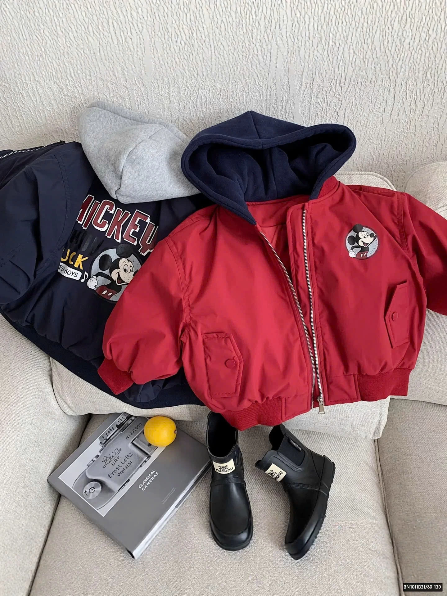 ÁO KHOÁC GIÓ TRẦN TRÃM MICKEY MŨ NỈ