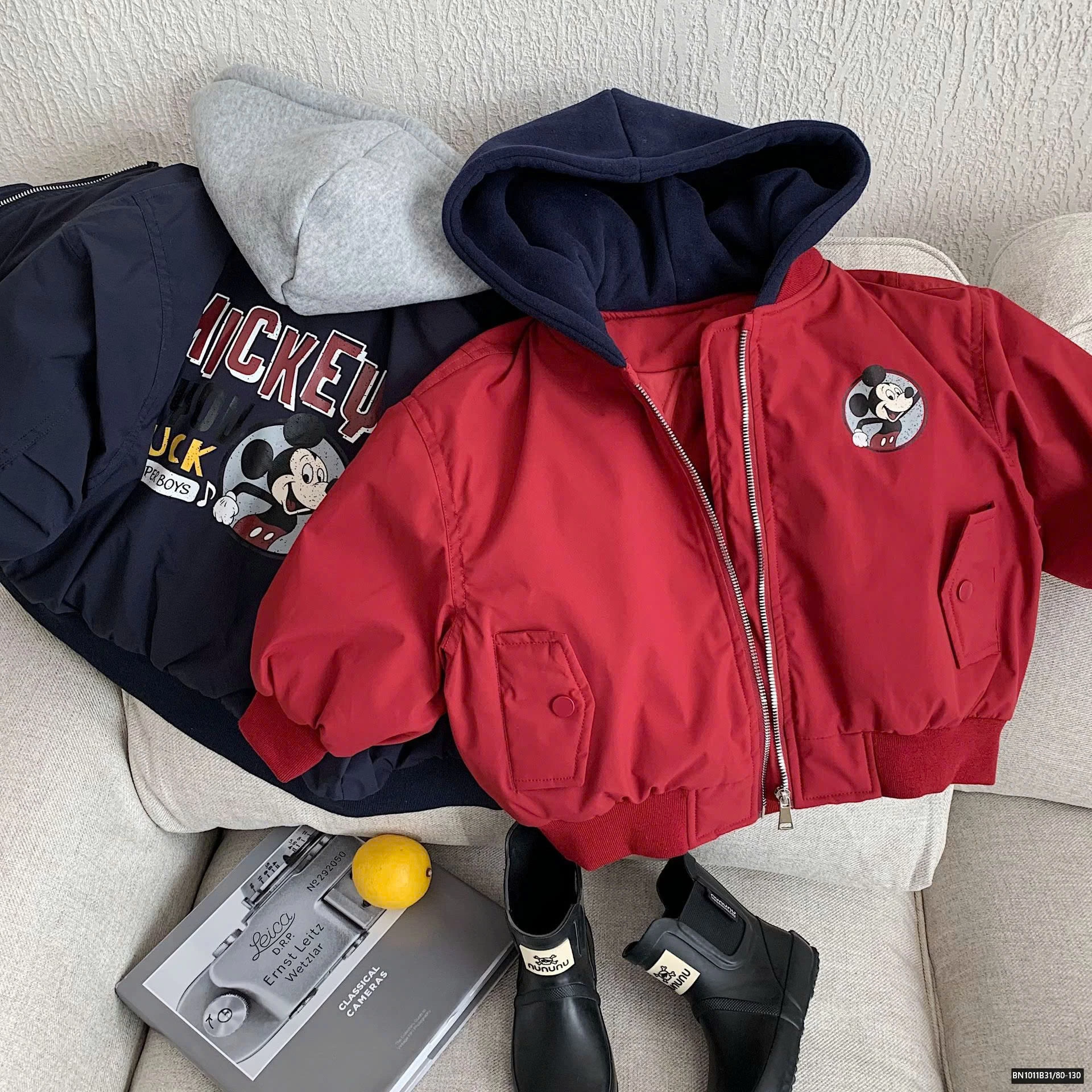 ÁO KHOÁC GIÓ TRẦN TRÃM MICKEY MŨ NỈ