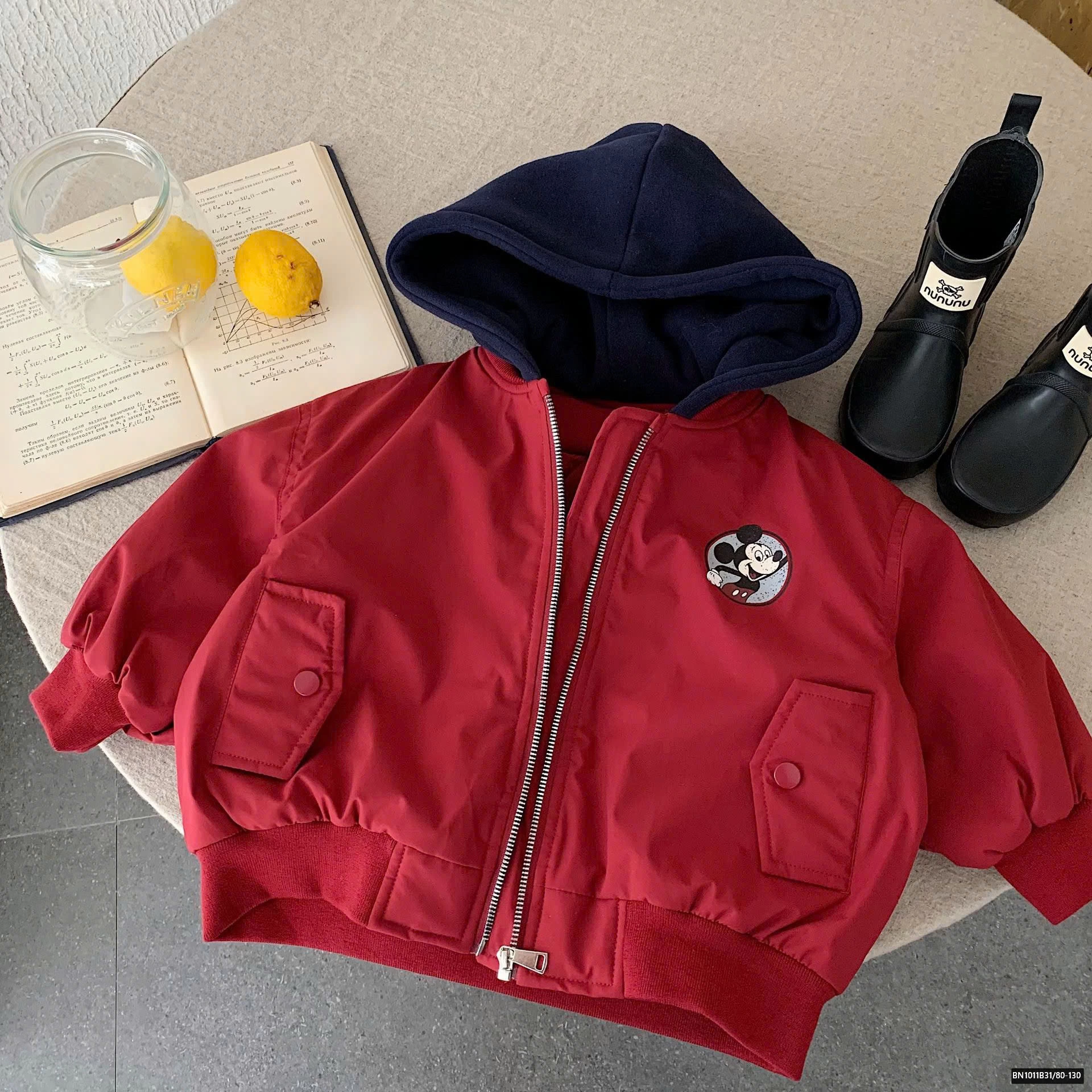 ÁO KHOÁC GIÓ TRẦN TRÃM MICKEY MŨ NỈ