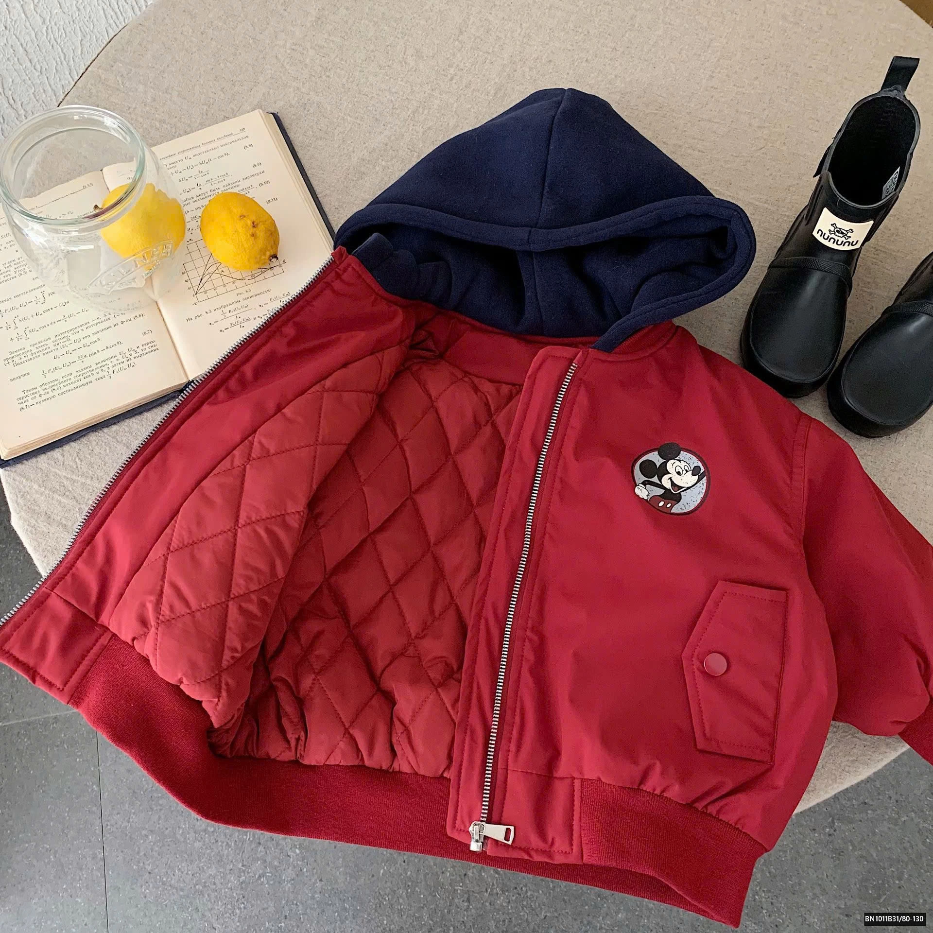 ÁO KHOÁC GIÓ TRẦN TRÃM MICKEY MŨ NỈ