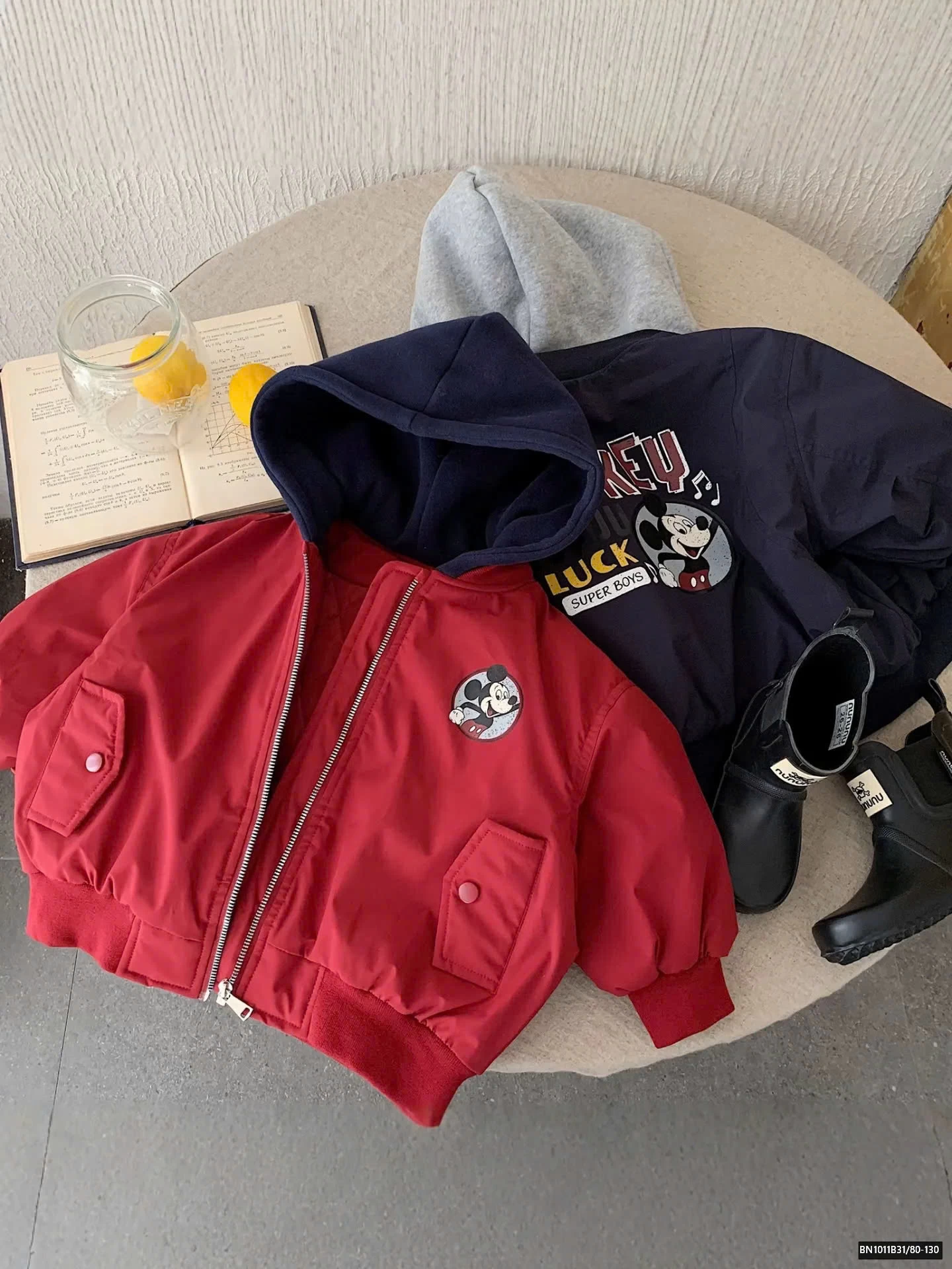 ÁO KHOÁC GIÓ TRẦN TRÃM MICKEY MŨ NỈ