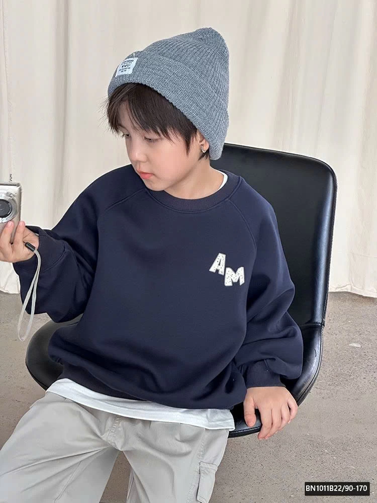 ÁO NỈIN HÌNH LƯNG AMBB 24Z113