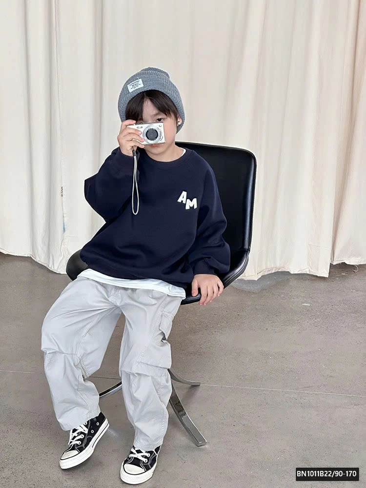 ÁO NỈIN HÌNH LƯNG AMBB 24Z113