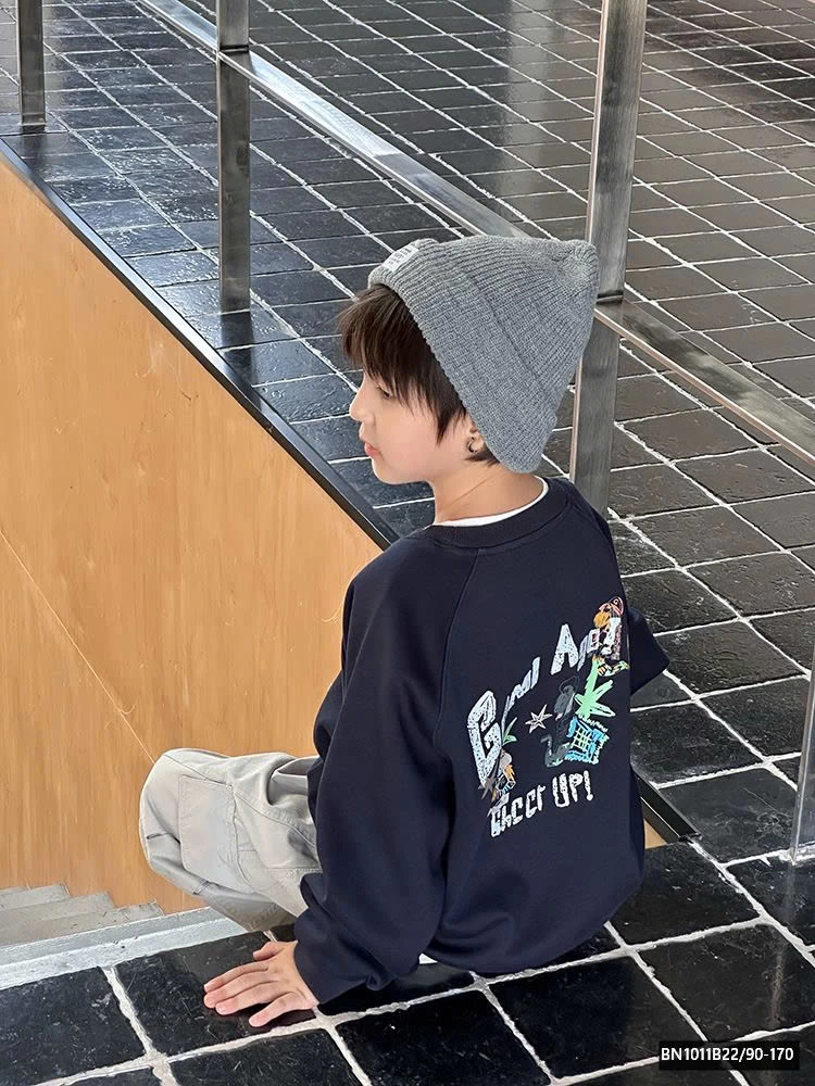 ÁO NỈIN HÌNH LƯNG AMBB 24Z113