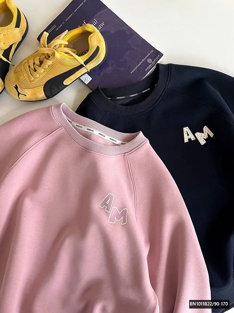 ÁO NỈIN HÌNH LƯNG AMBB 24Z113