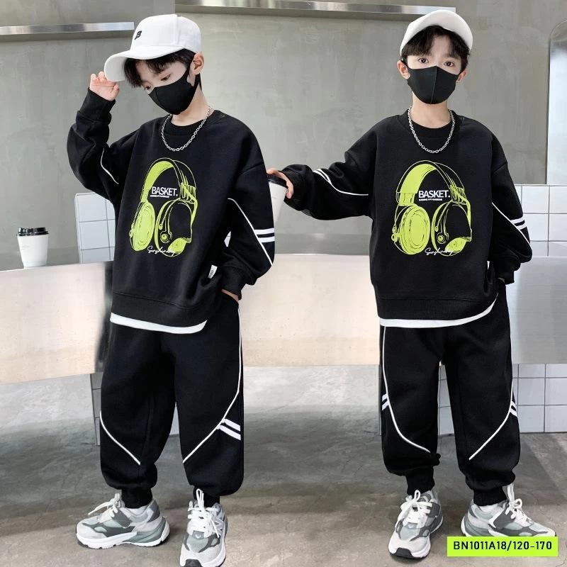 BỘ THỂ THAO BÉ TRAI TAI NGHE