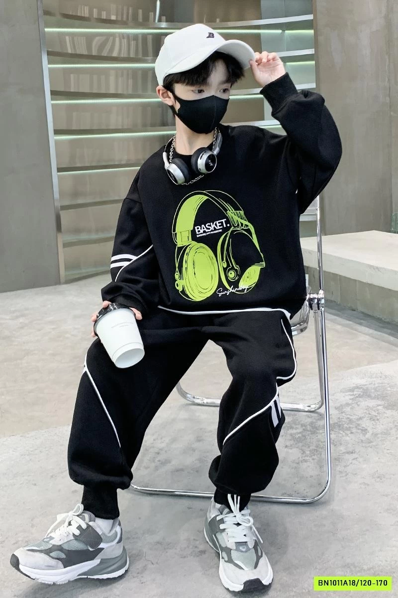 BỘ THỂ THAO BÉ TRAI TAI NGHE