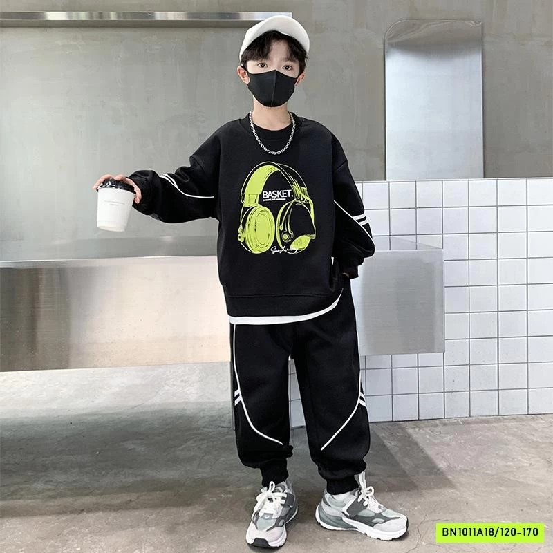 BỘ THỂ THAO BÉ TRAI TAI NGHE