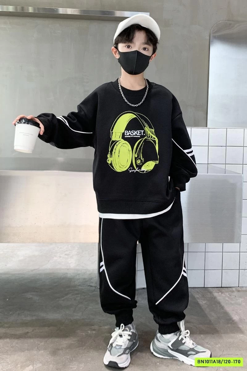 BỘ THỂ THAO BÉ TRAI TAI NGHE