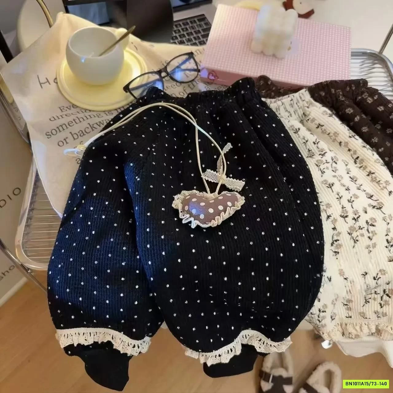 QUẦN BOM NHUNG HOA NHÍ LÓT LÔNG CỪU