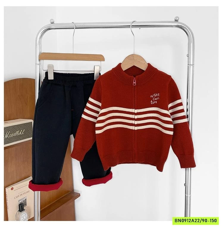 KHOÁC LEN ĐỎ PHỐI KẺ TRẮNG