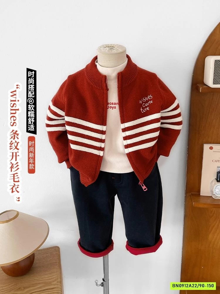 KHOÁC LEN ĐỎ PHỐI KẺ TRẮNG