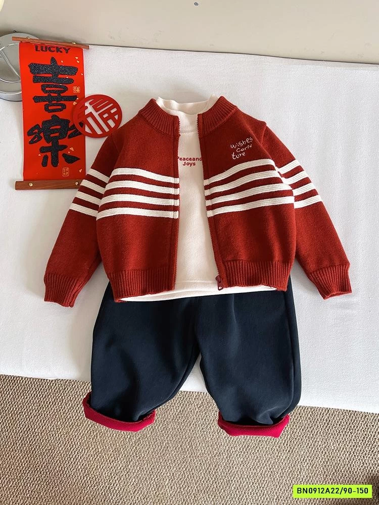 KHOÁC LEN ĐỎ PHỐI KẺ TRẮNG