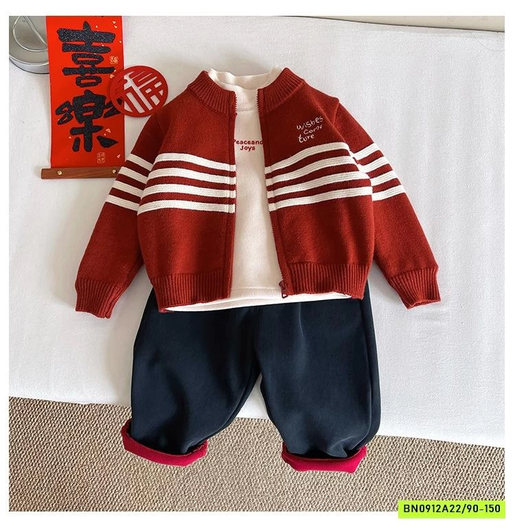 KHOÁC LEN ĐỎ PHỐI KẺ TRẮNG