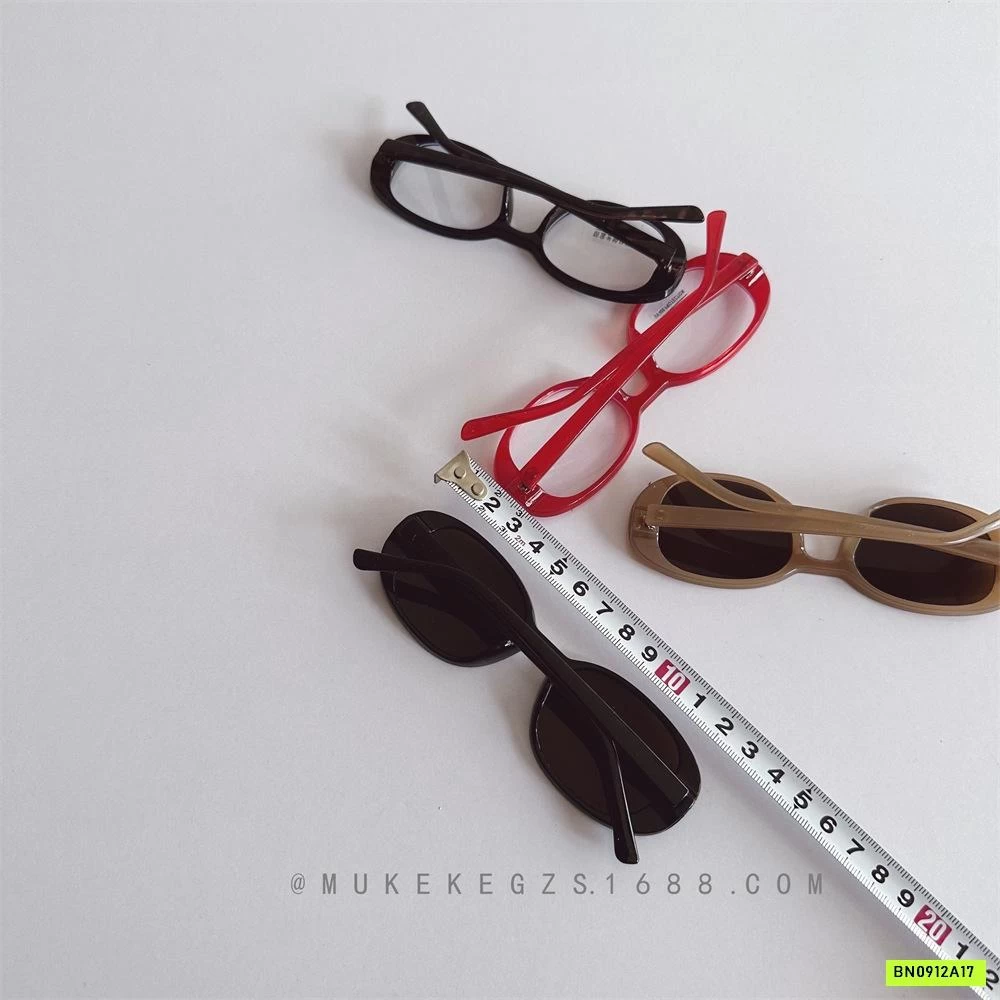 KÍNH RÂM THỜI TRANG MẮT VUÔNG