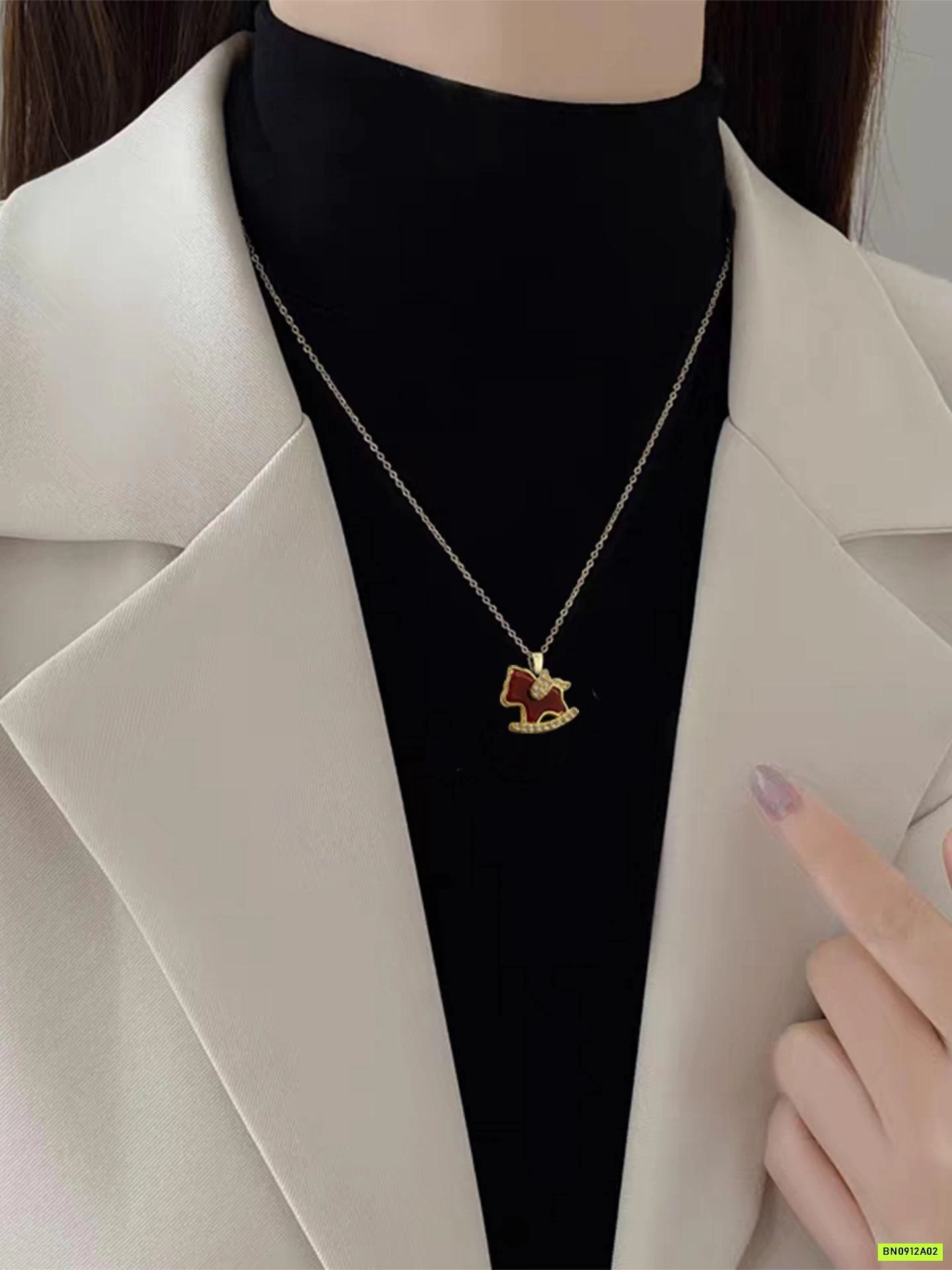 BỘ HOA TAI + VÒNG CỔ NGỰA ĐỎ