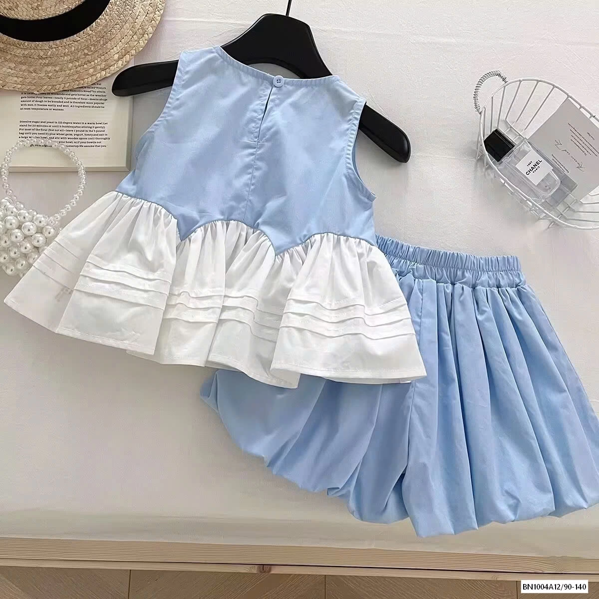 SÉT ÁO GẮN HOA QUẦN BÍ