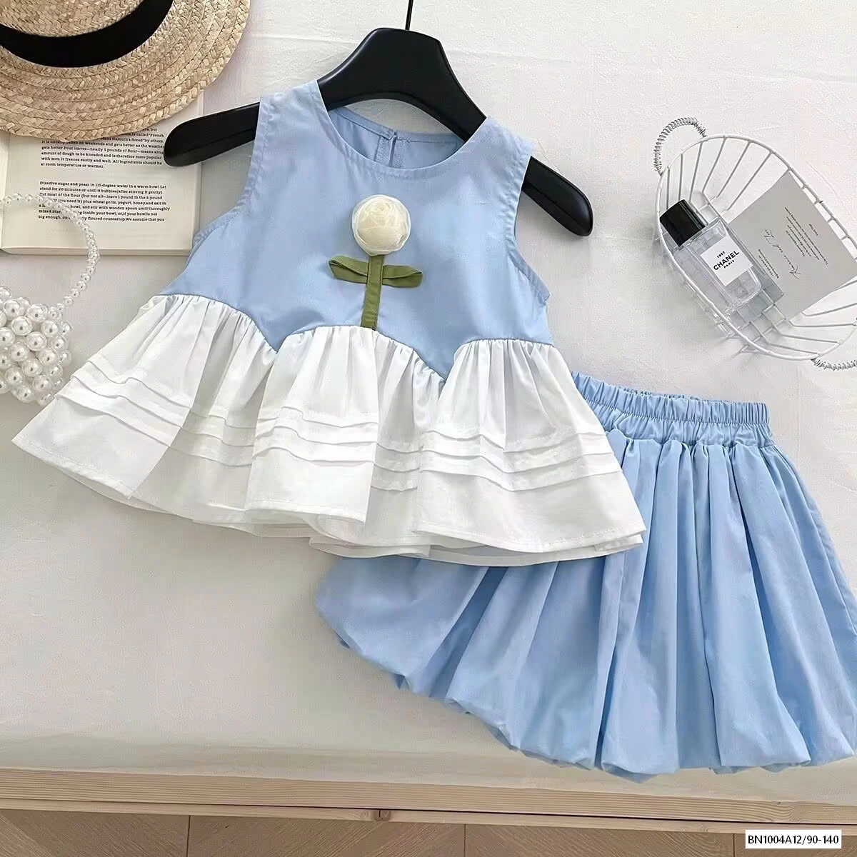 SÉT ÁO GẮN HOA QUẦN BÍ