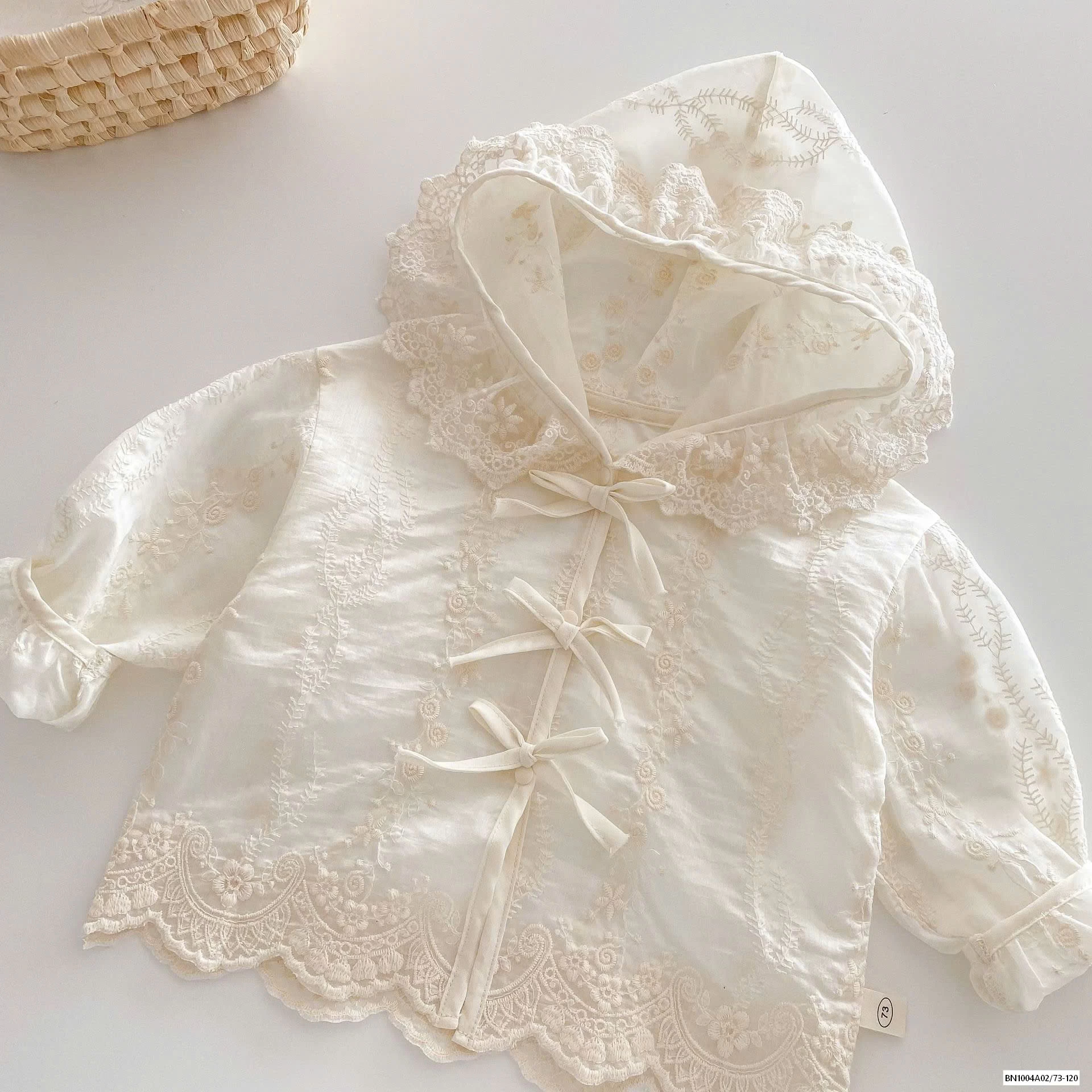 KHOÁC NẮNG THÊU VIỀN REN BÁNH BÈO