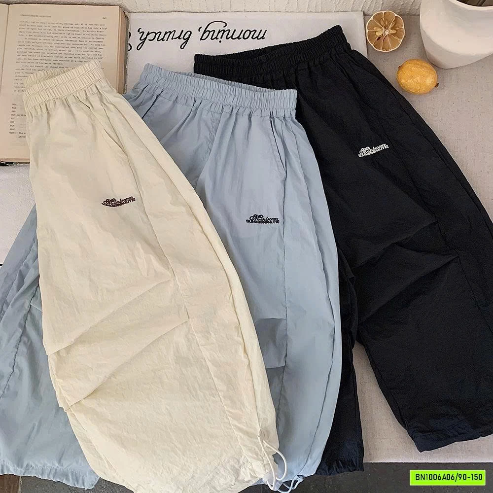 JOGGER GIÓ THÊU CHỮ