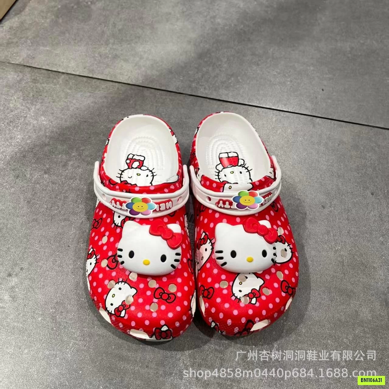 SỤC CROCS KÈM CHARM KITTY CHO MẸ VÀ BÉ