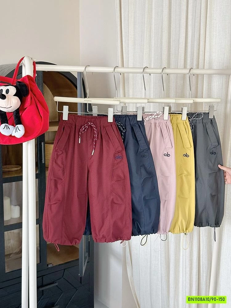 QUẦN BOM THÔ MỀM THÊU CHỮ