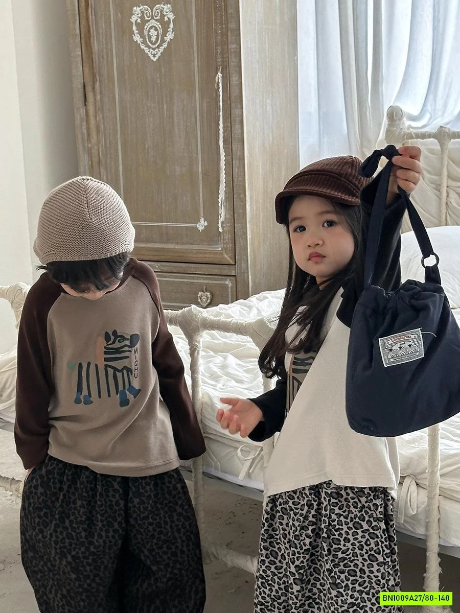 ÁO PHỐI MÀU TAY MIX QUẦN BOM