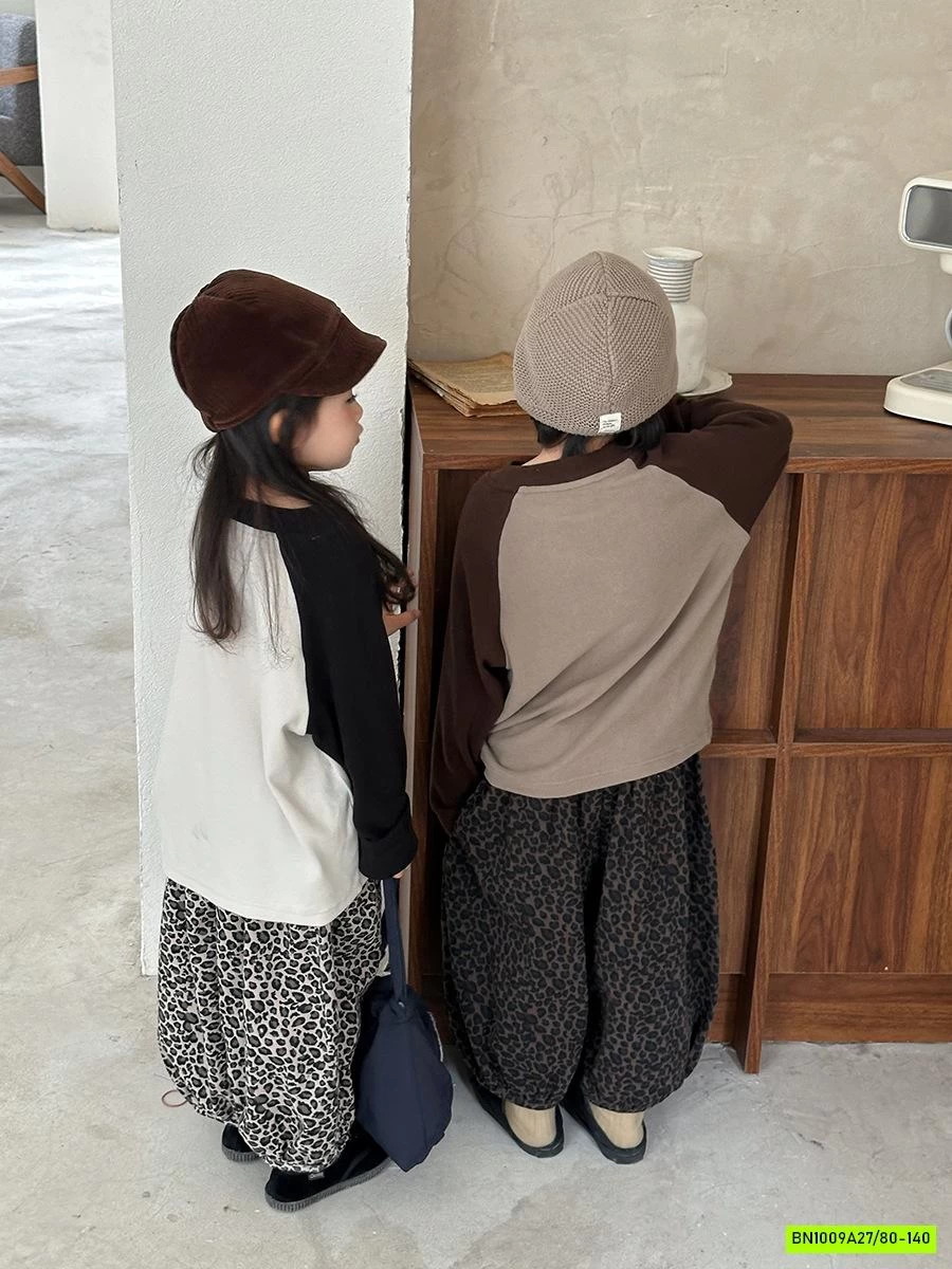 ÁO PHỐI MÀU TAY MIX QUẦN BOM