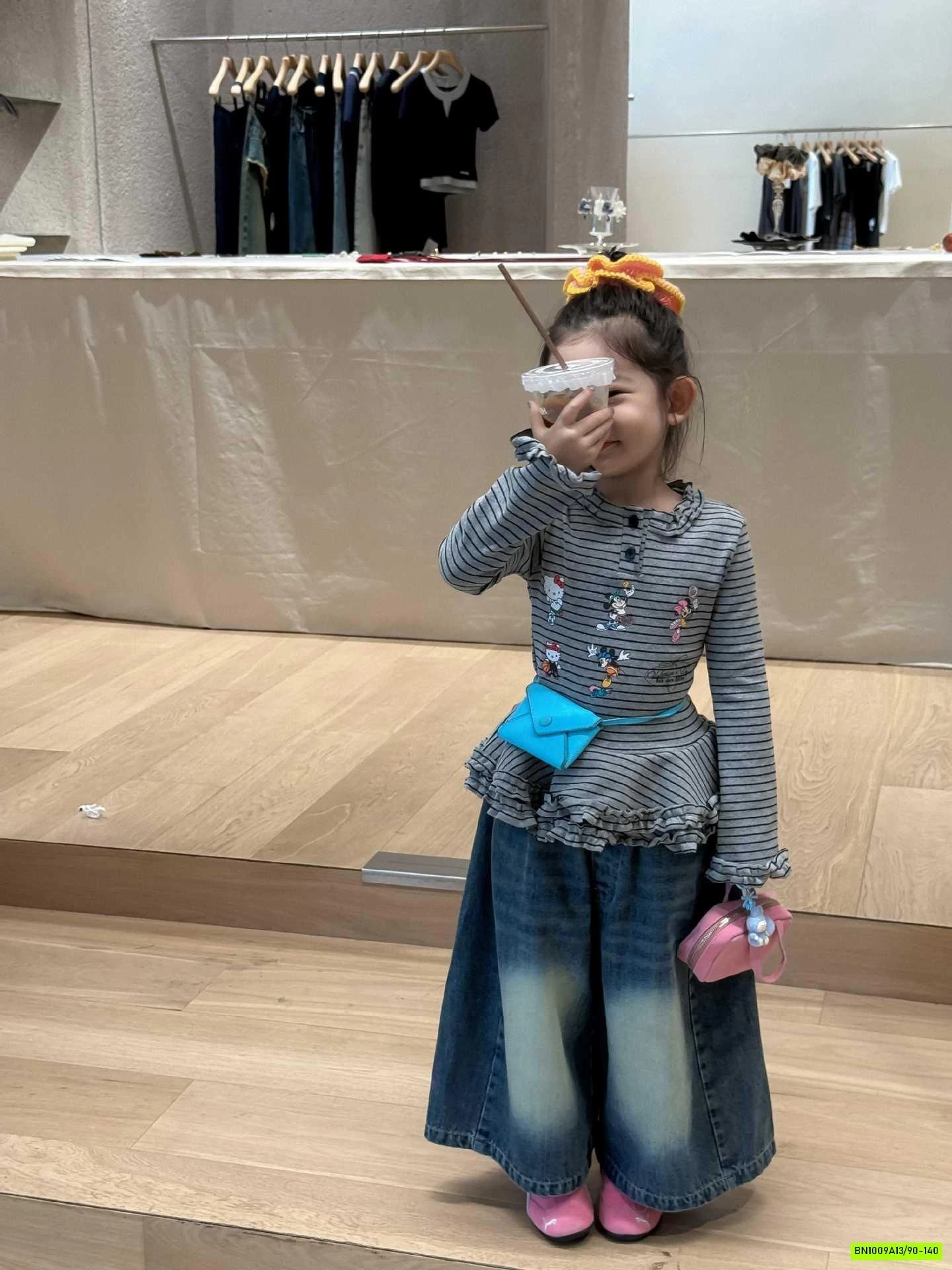 ÁO KẺ VIỀN BÈO MIX JEANS ỐNG RỘNG