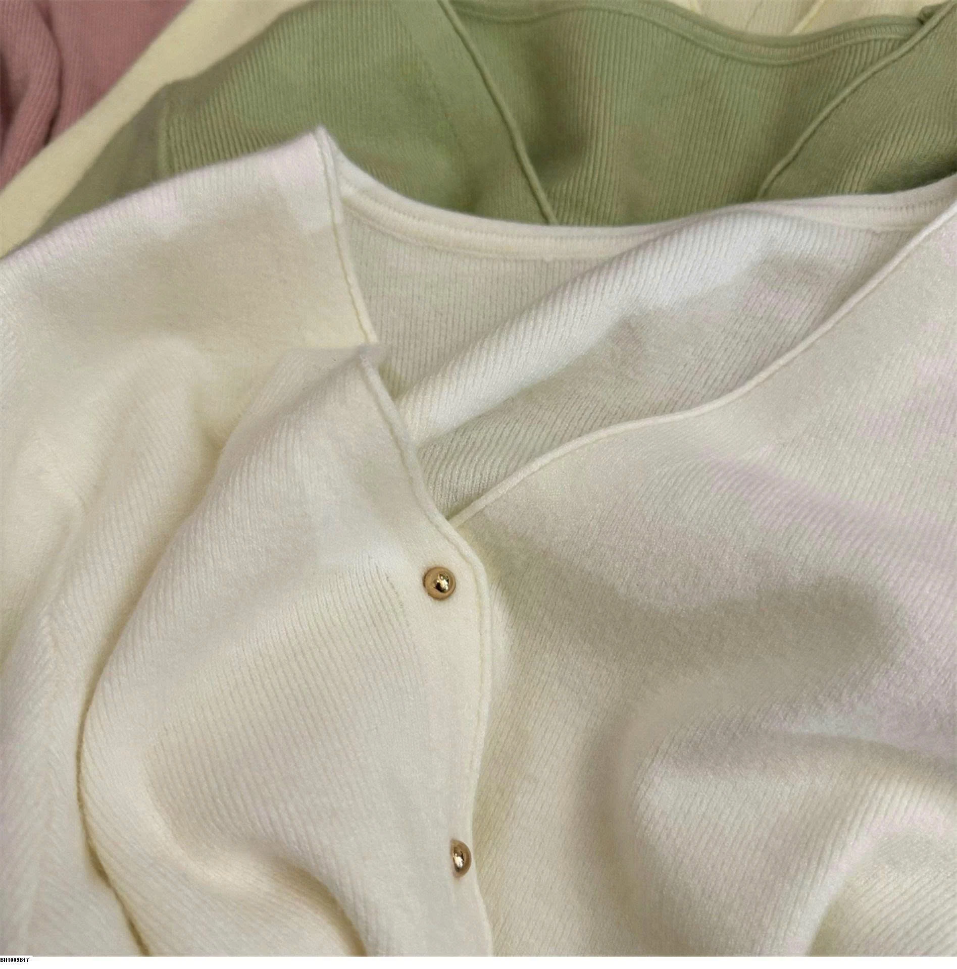 KHOÁC LEN MỎNG CỔ TIM