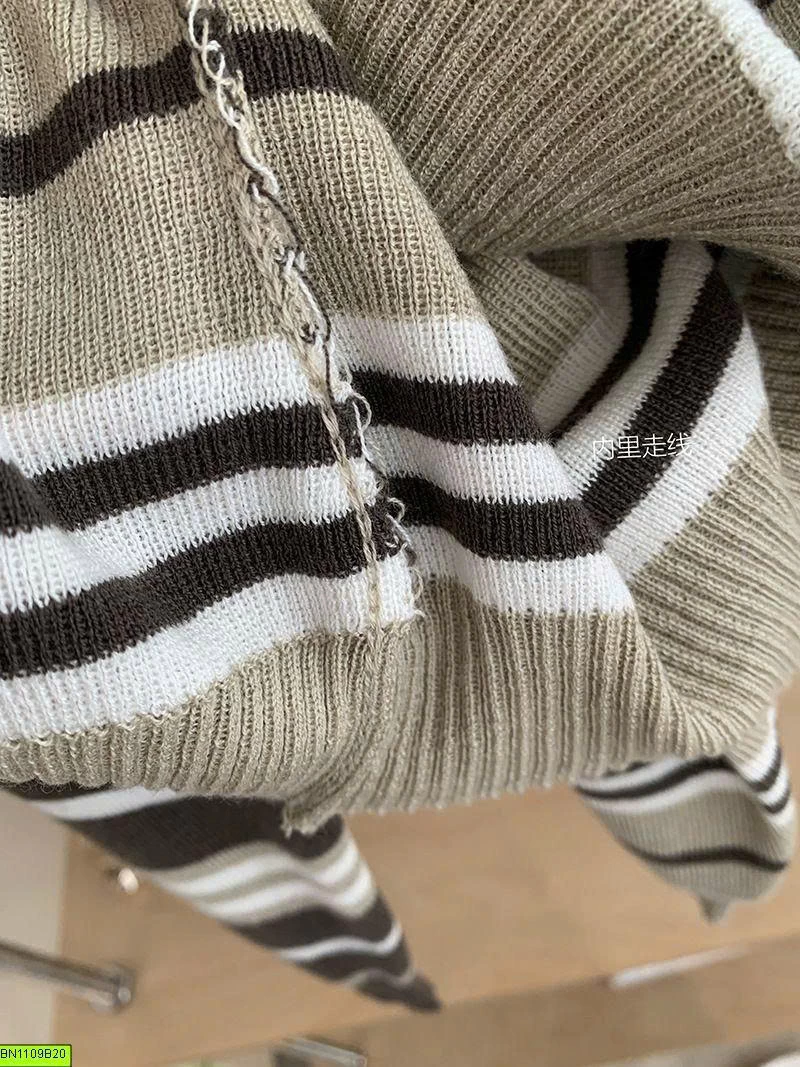 ÁO LEN KẺ NGANG TRỄ VAI