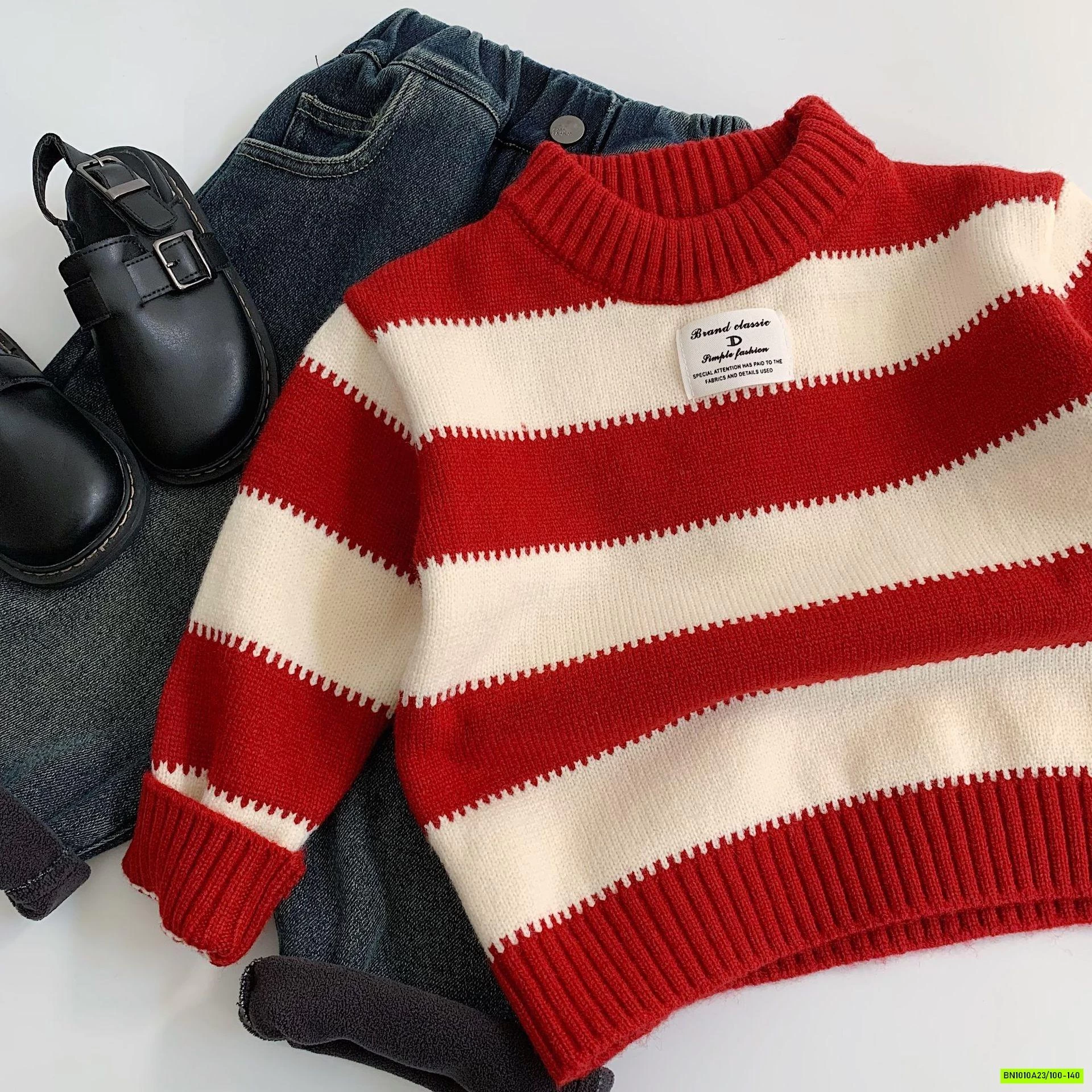 ÁO LEN CỔ TRÒN KẺ ĐỎ