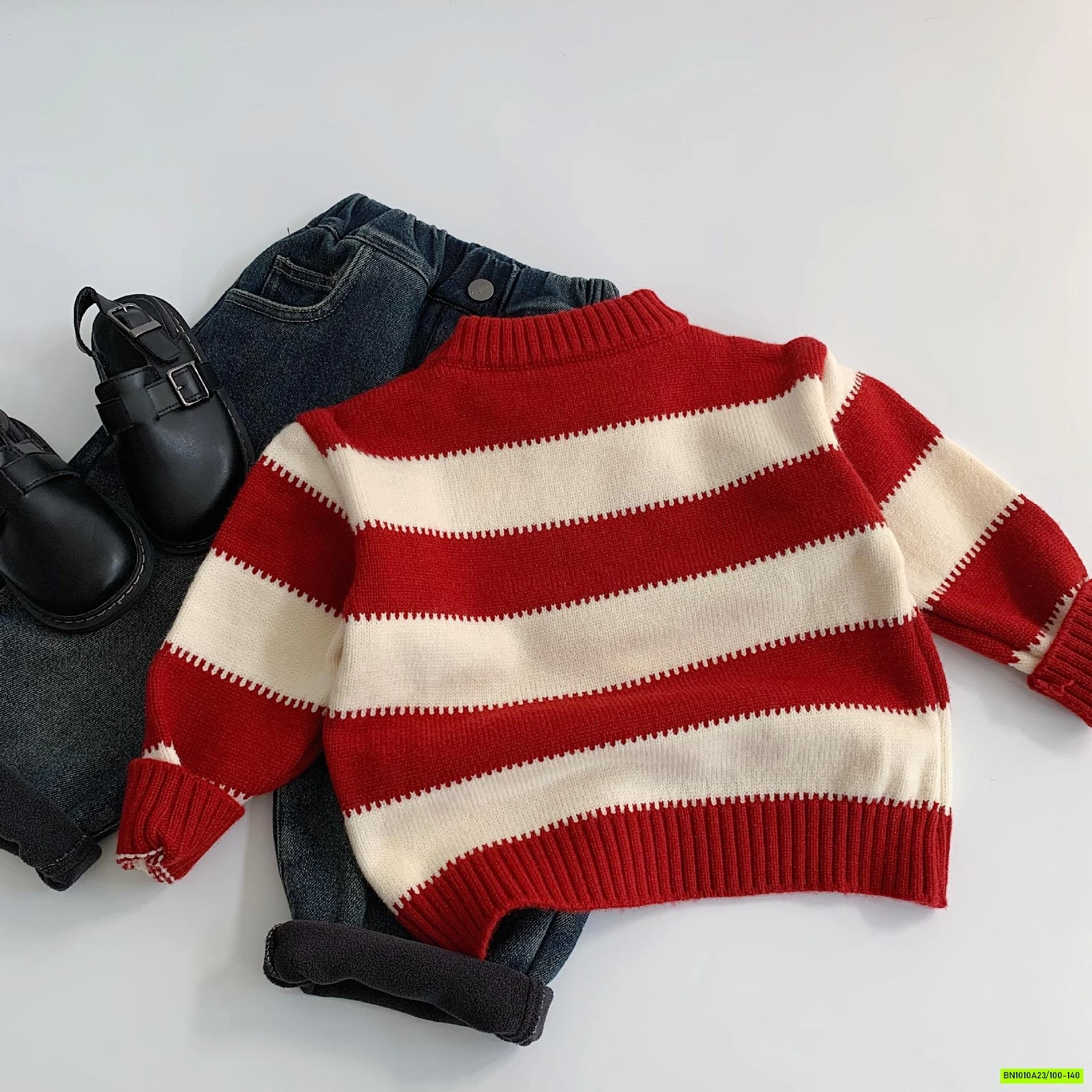 ÁO LEN CỔ TRÒN KẺ ĐỎ