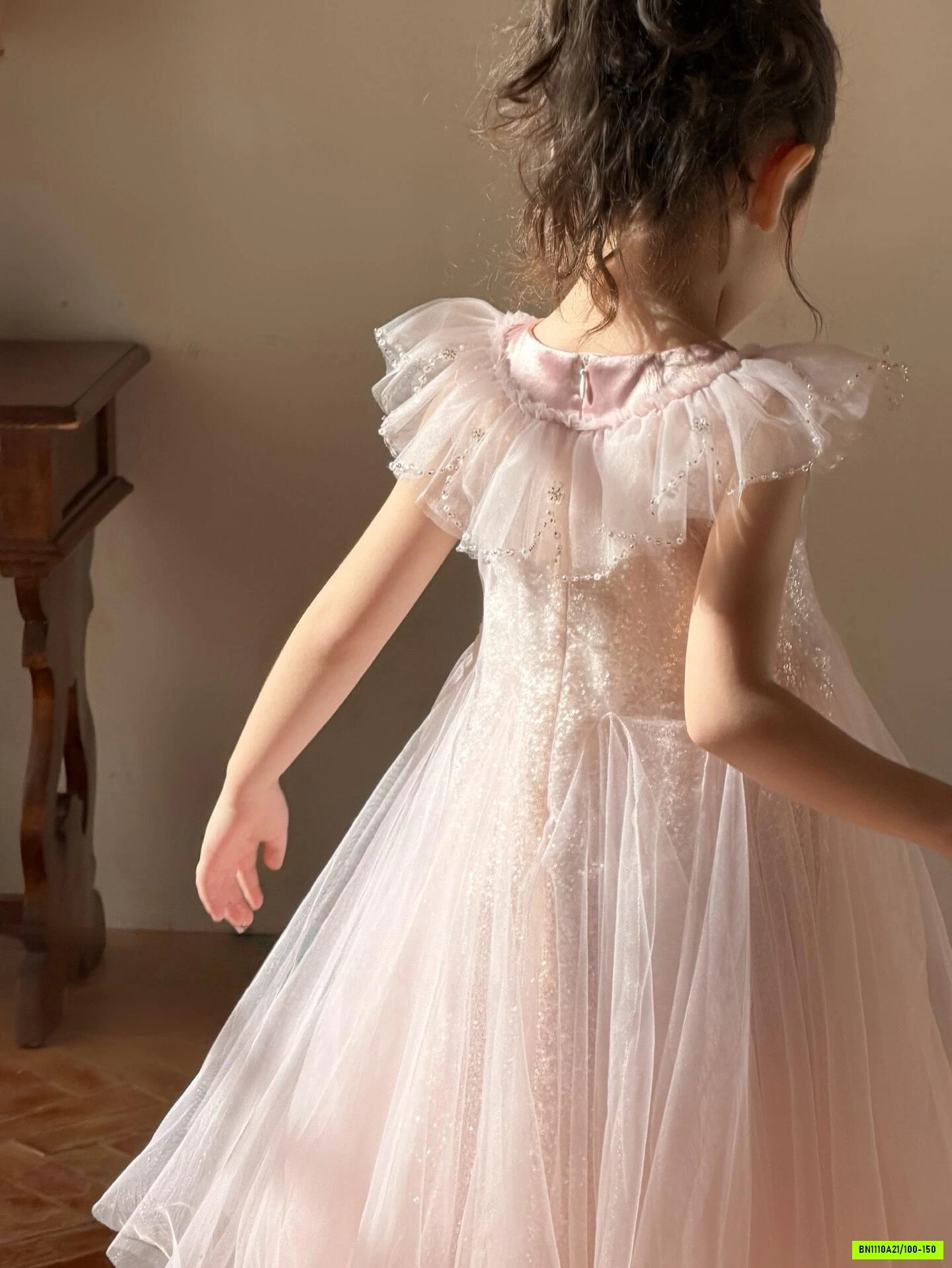 ĐẦM CÔNG CHÚA CỔ CHOÀNG REN