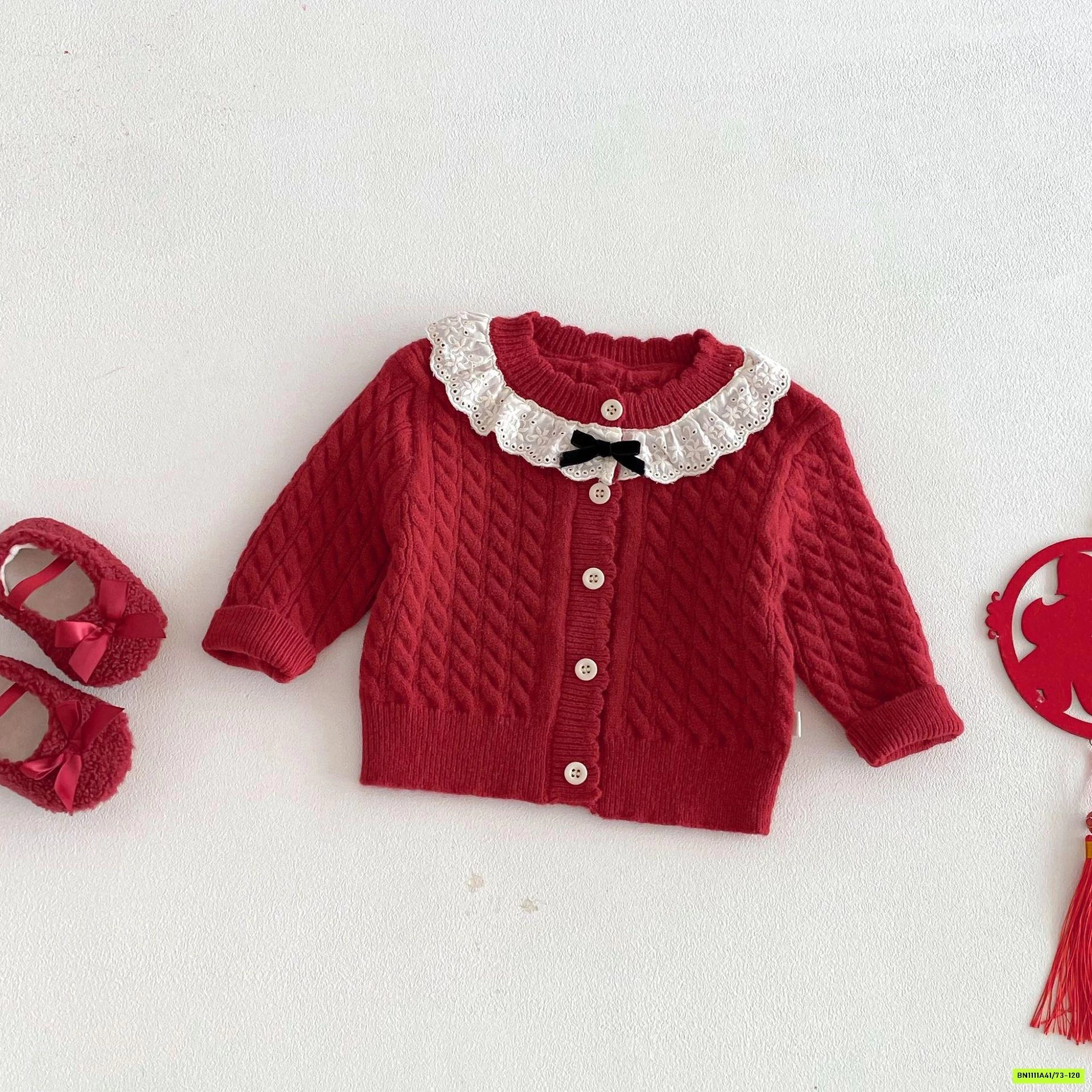 KHOÁC LEN ĐỎ BÉ GÁI CỔ REN