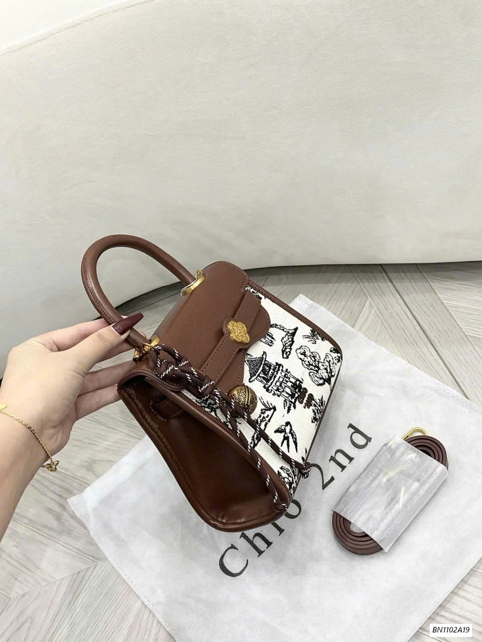 TÚI CHIO 2ND NÂU CHAMR CÚN