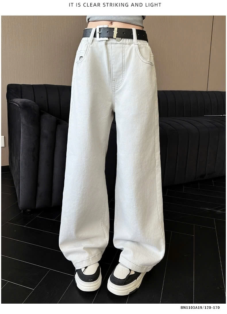 JEANS SUÔNG THÊU TRAI TIM TÚI