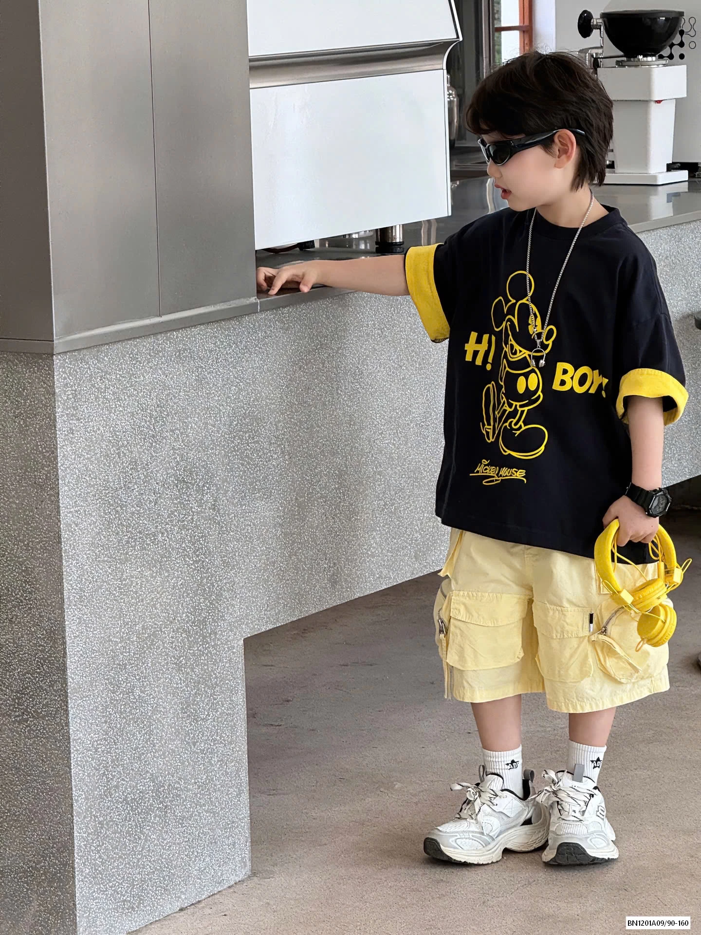 ÁO MICKEY ĐEN MIX SHORT VÀNG TAIRU