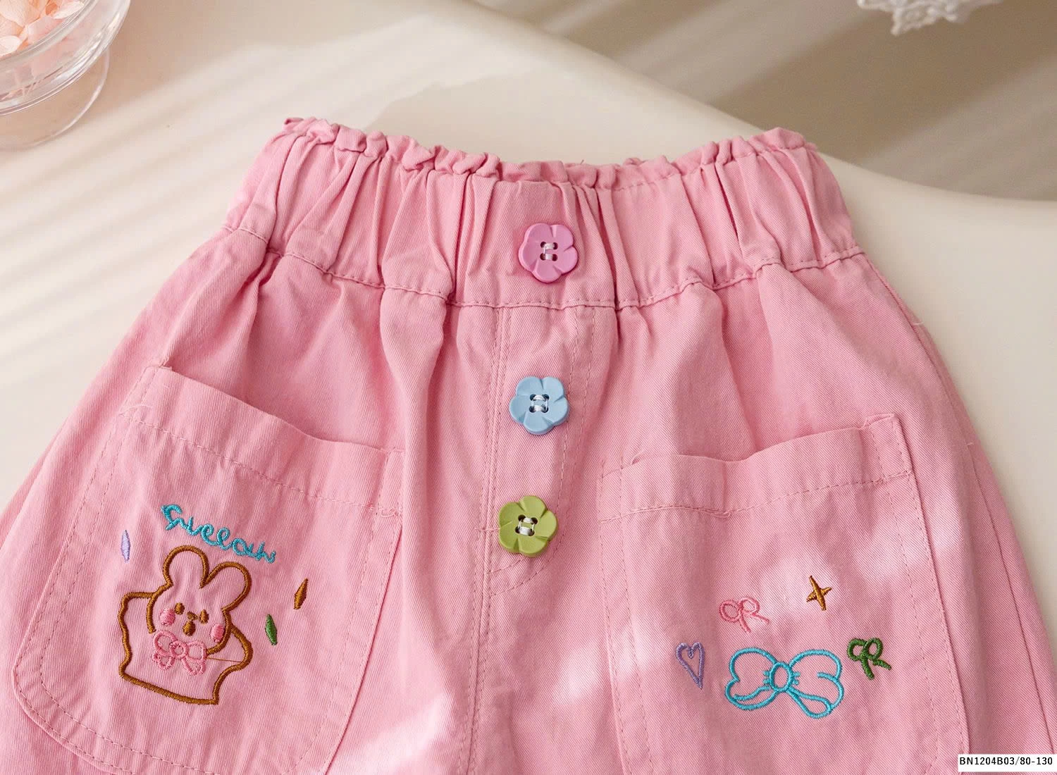 QUẦN SHORT CÚC MÀU TÚI THÊU THỎ