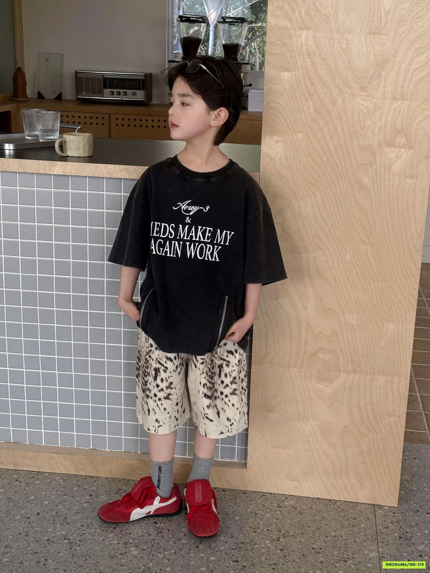 ÁO THUN ĐEN BẠC MÀU IN CHỮ HANYA