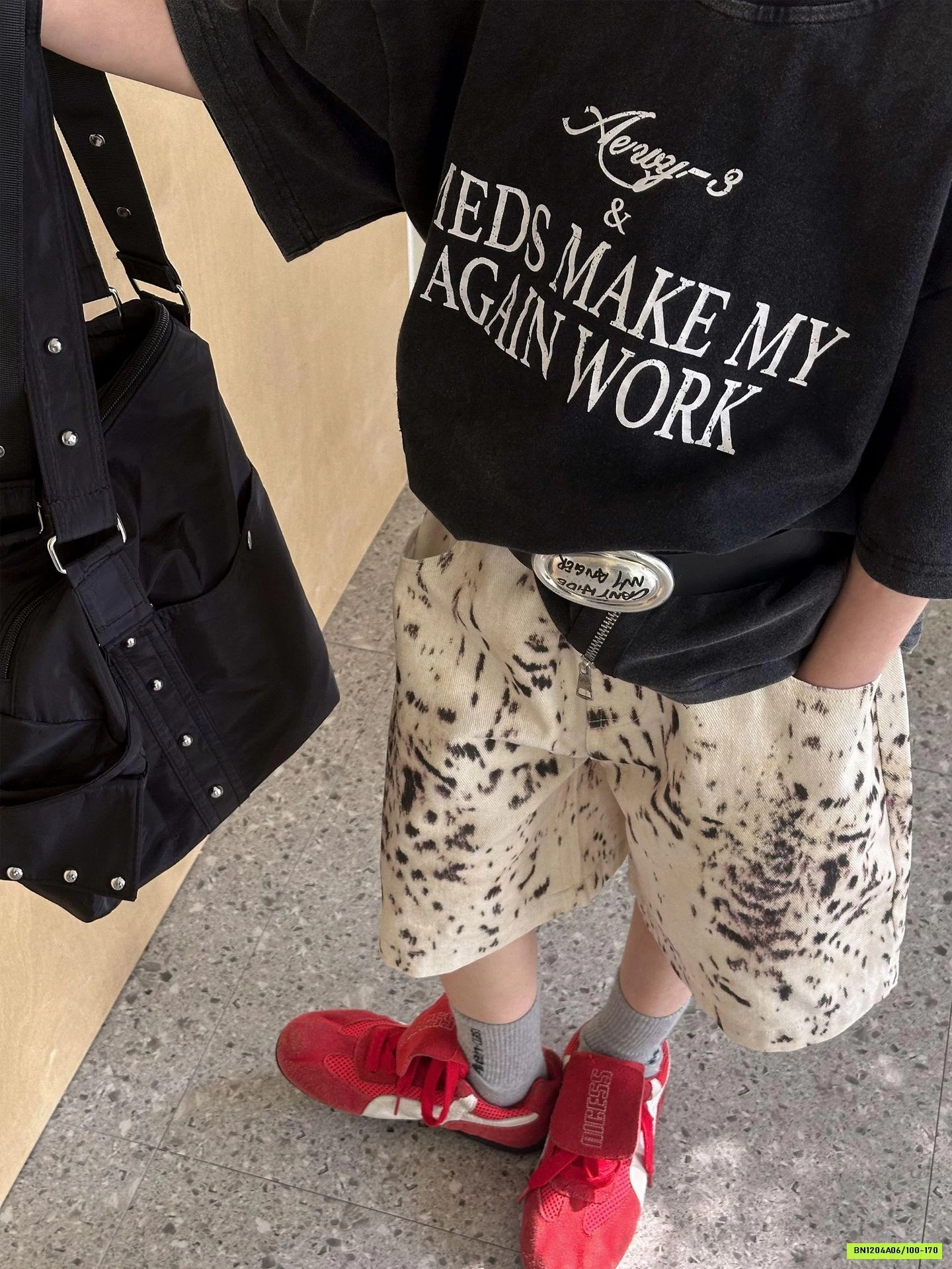 ÁO THUN ĐEN BẠC MÀU IN CHỮ HANYA