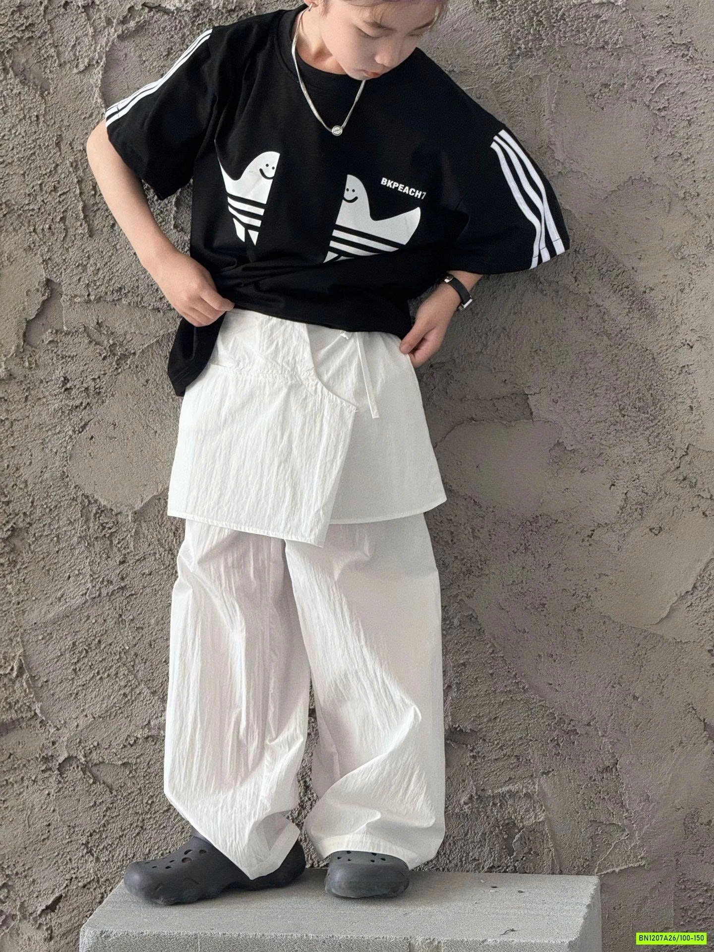 ÁO ĐEN GOSH SỌC VAI