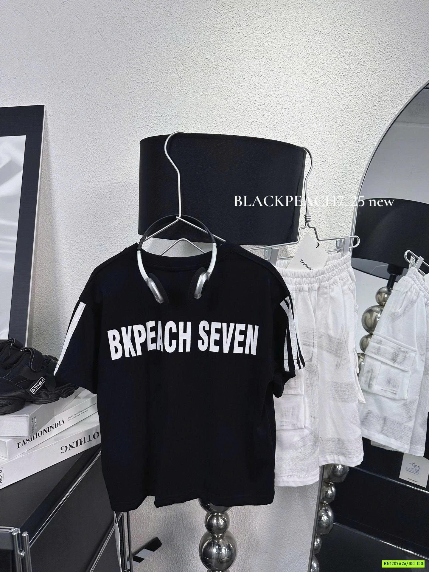 ÁO ĐEN GOSH SỌC VAI