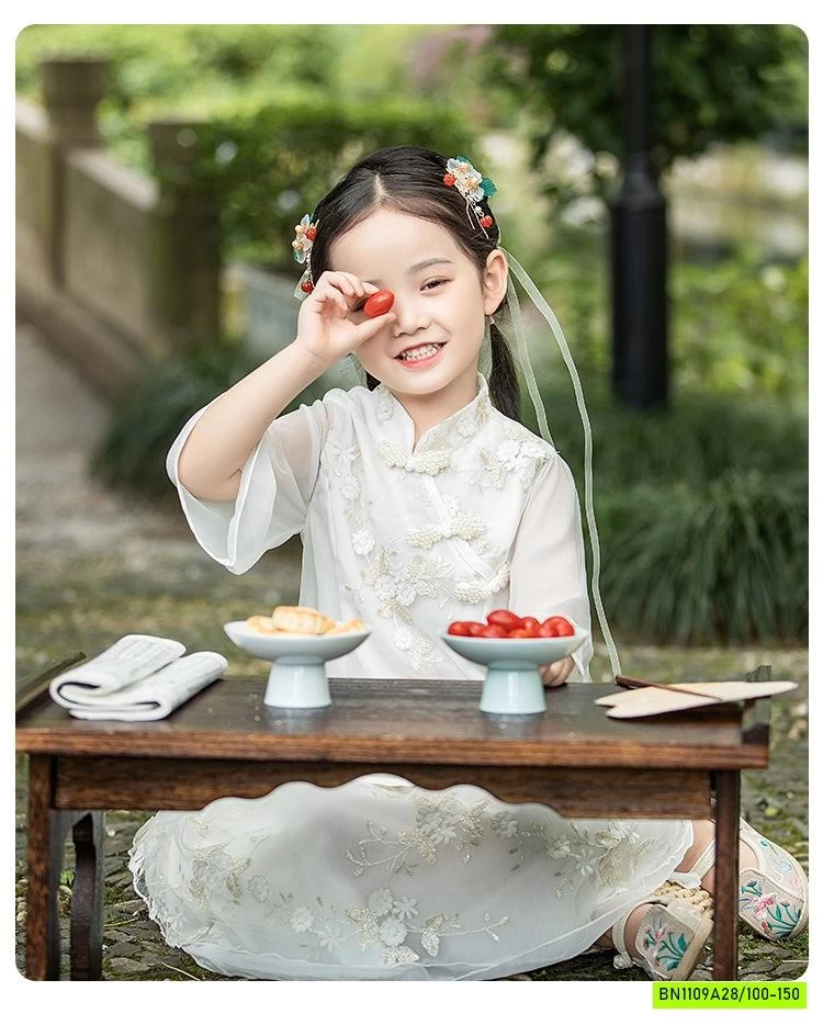 VÁY CỔ TRANG TRẮNG THÊU HOA