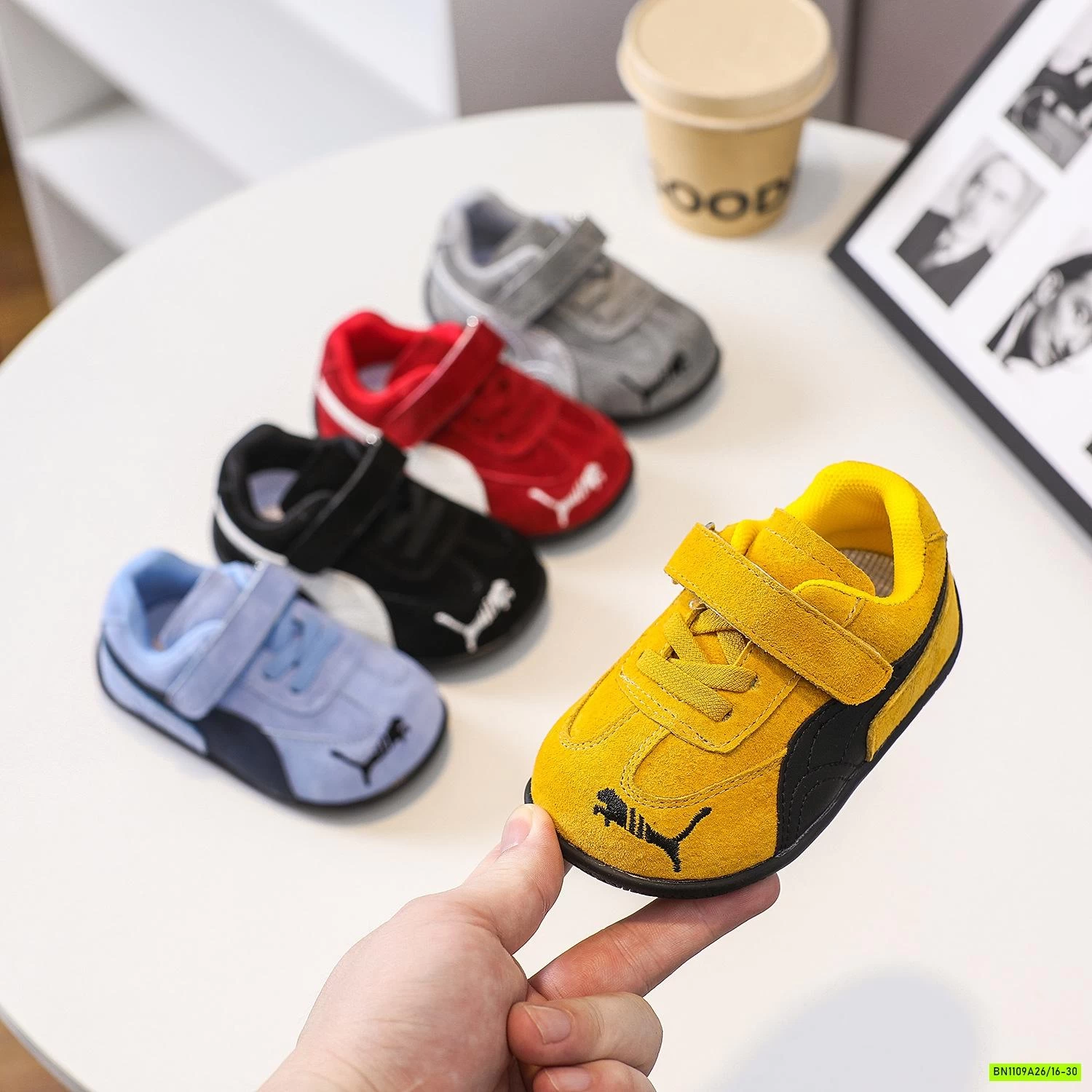 GIÀY DA LỘN THÊU LOGO QUAI DÁN